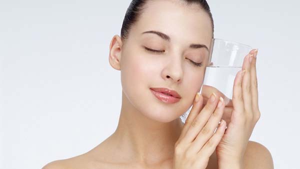 Cách uống nước giúp da đẹp