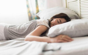 thói quen trước khi ngủ giúp da đẹp hơn